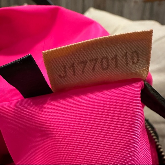 Dooney & Bourke Large Nina Shoulder Handbag Black Nylon Fuschia Lining - Picture 15 of 16